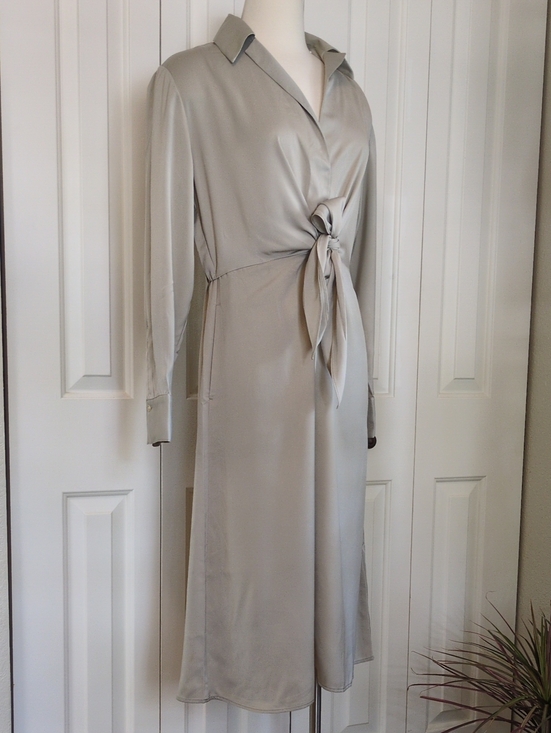 Banana Republic Dresses & Skirts - Banana Republic Light Taupe Tie-Waist Shirt Dress